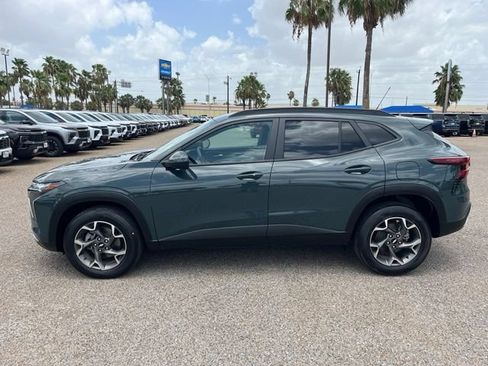 Used 2025 Chevrolet Trax LT w/ Driver Confidence Package FWD image 5