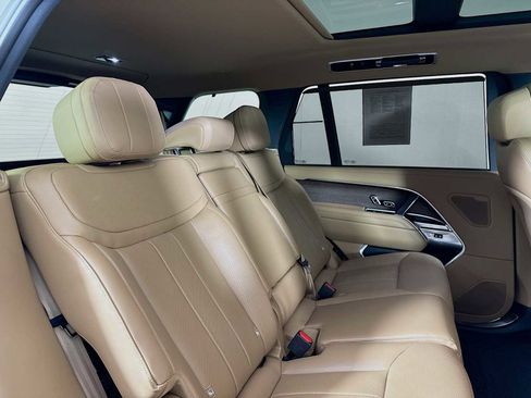 Certified 2025 Land Rover Range Rover Long Wheelbase SE AWD/4WD image 39