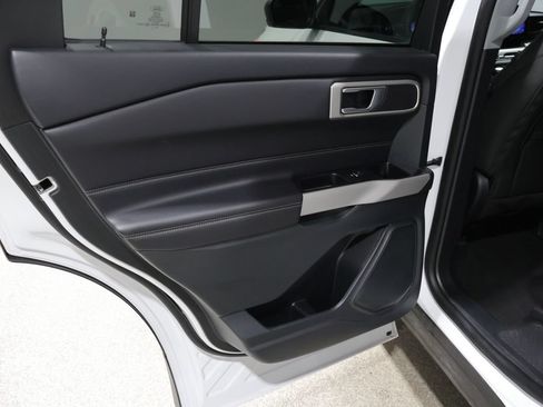 Used 2024 Ford Explorer XLT AWD/4WD image 19