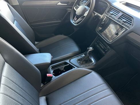 Used 2023 Volkswagen Tiguan SE image 18