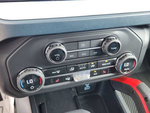 Used 2025 Ford Bronco Heritage Edition AWD/4WD image 22