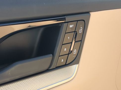 Certified 2025 Porsche Cayenne Base image 26