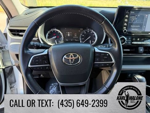 Used 2022 Toyota Highlander XLE AWD/4WD image 17