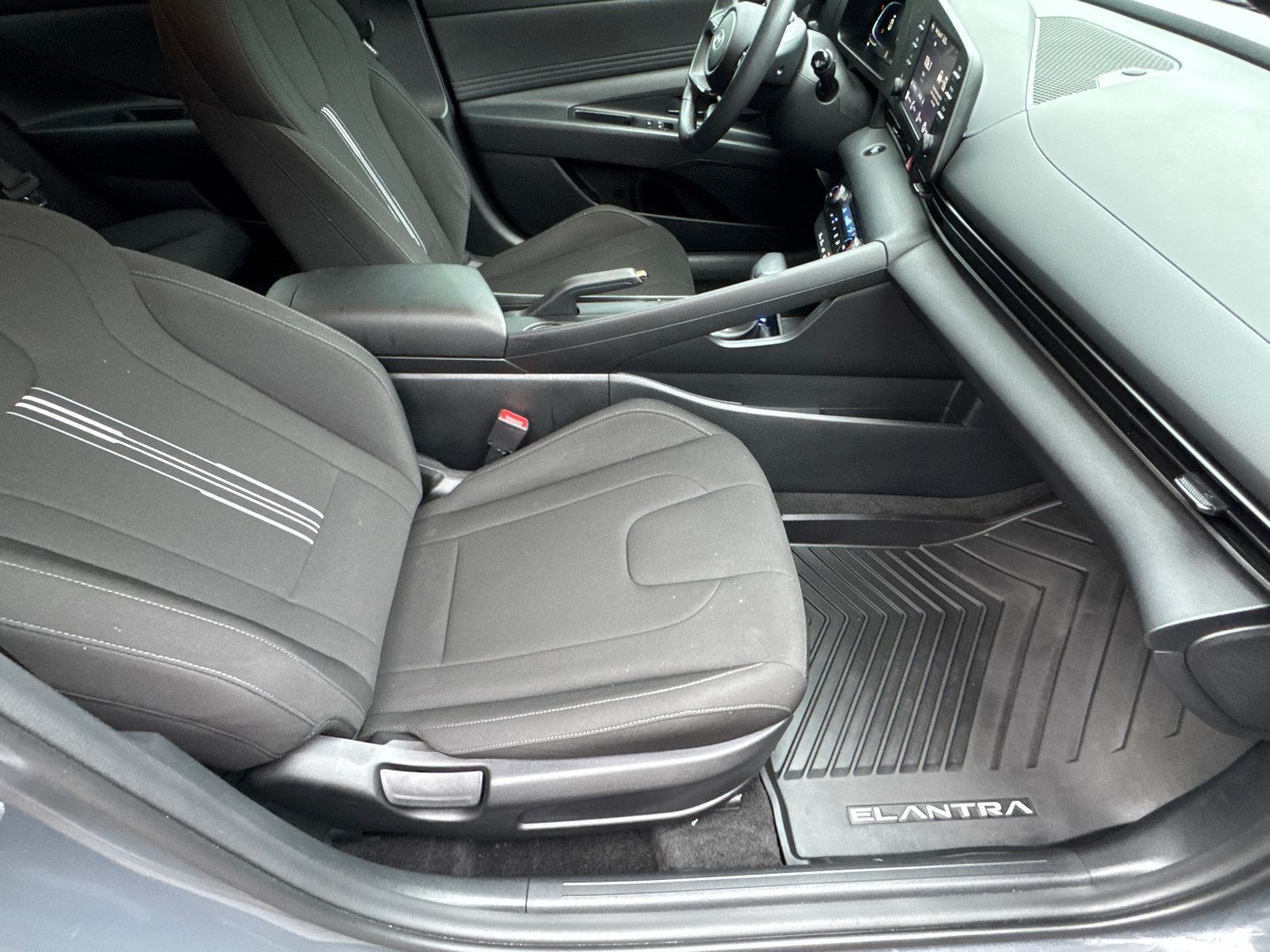 Used 2025 Hyundai Elantra Sport FWD image 14