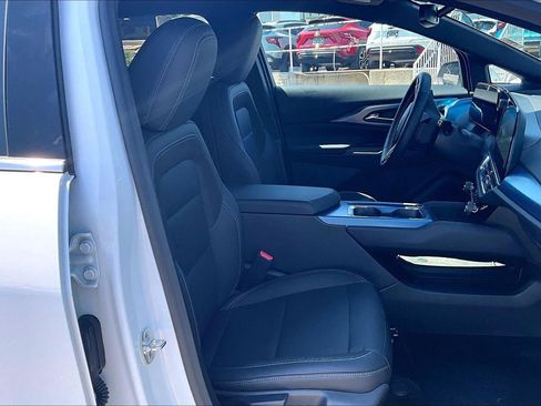 Used 2025 Chevrolet Equinox EV LT w/ Convenience Package FWD image 7
