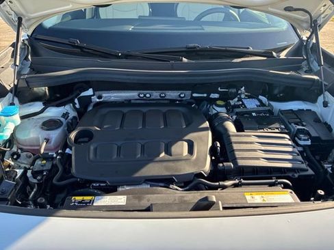Used 2025 Volkswagen Tiguan SE AWD/4WD image 19