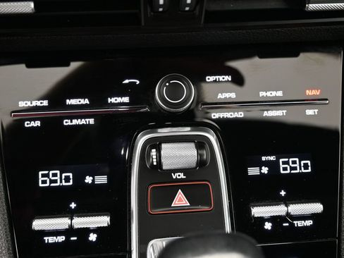 Used 2021 Porsche Cayenne AWD/4WD image 28