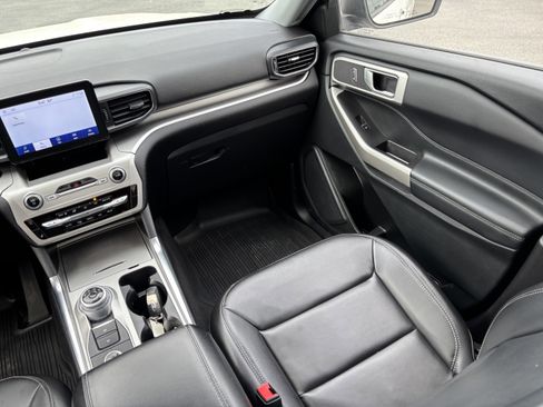 Used 2022 Ford Explorer XLT AWD/4WD image 24