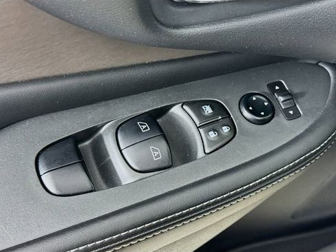 Used 2023 Nissan Murano S image 17