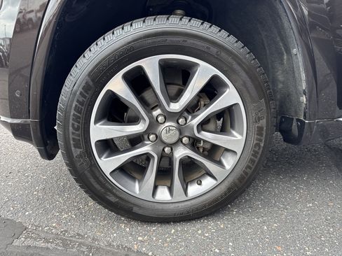 Used 2017 Jeep Grand Cherokee Overland w/ Jeep Active Safety Group image 25