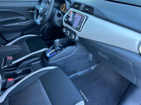 Used 2020 Nissan Versa SV image 15