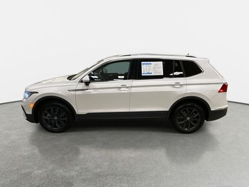 Certified 2024 Volkswagen Tiguan SE image 8