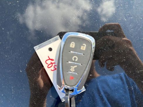 Used 2022 Chevrolet Traverse LT image 38