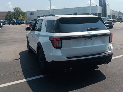 Used 2025 Ford Explorer ST AWD/4WD image 7