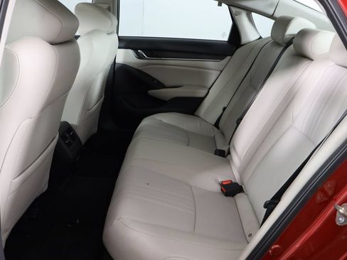 Used 2018 Honda Accord Touring image 15