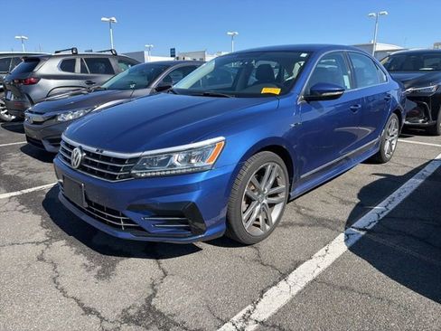 Used 2017 Volkswagen Passat 1.8T R-Line w/ R-Line Lighting Package image 3