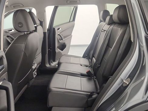 Used 2018 Volkswagen Tiguan SEL AWD/4WD image 26