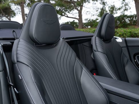 Used 2022 Aston Martin DB11 Volante RWD image 19