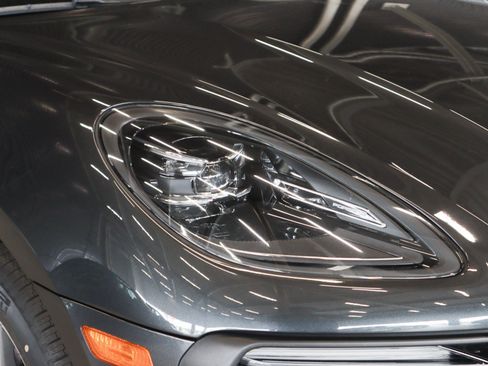 Certified 2024 Porsche Macan AWD/4WD image 26