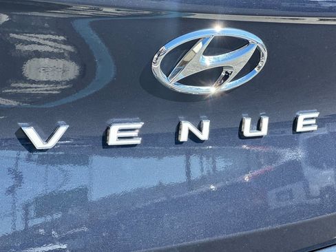 Certified 2025 Hyundai Venue Limited image 31