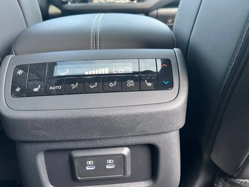 New 2026 Nissan Pathfinder SL w/ SL Premium Package AWD/4WD image 17