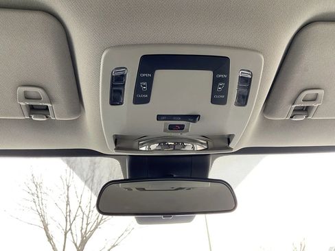 Used 2024 Toyota Sienna LE FWD image 17