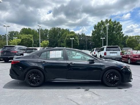 Used 2025 Toyota Camry SE FWD image 5