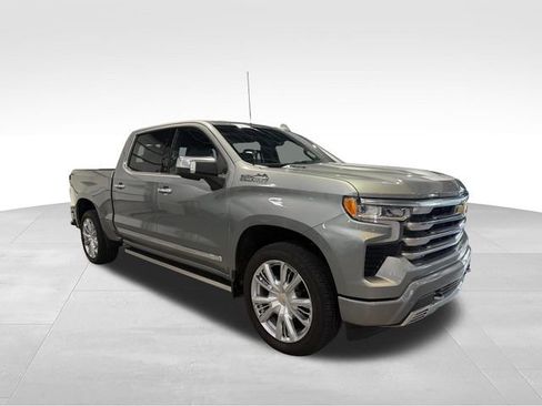 Used 2025 Chevrolet Silverado 1500 High Country RWD image 3