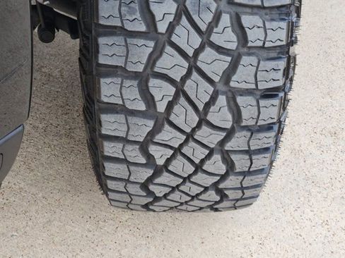 Used 2025 Chevrolet Silverado 2500 ZR2 w/ Technology Package image 18