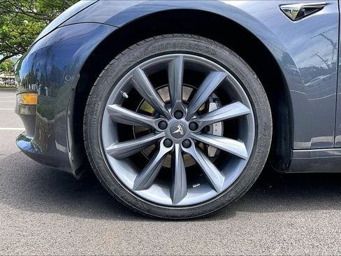 Used 2018 Tesla Model 3 Long Range RWD image 8