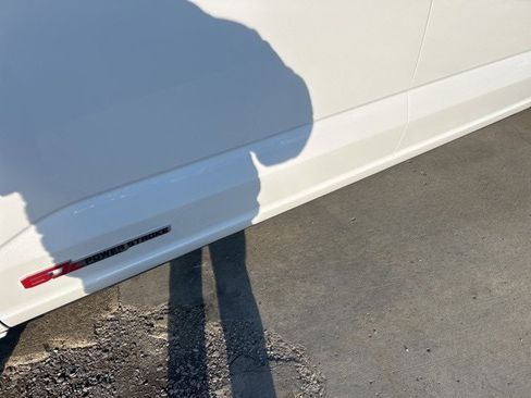 Used 2025 Ford F450 Platinum w/ FX4 Off-Road Package image 6