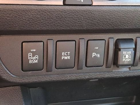 Used 2020 Toyota Tacoma TRD Sport w/ Technology Package AWD/4WD image 28