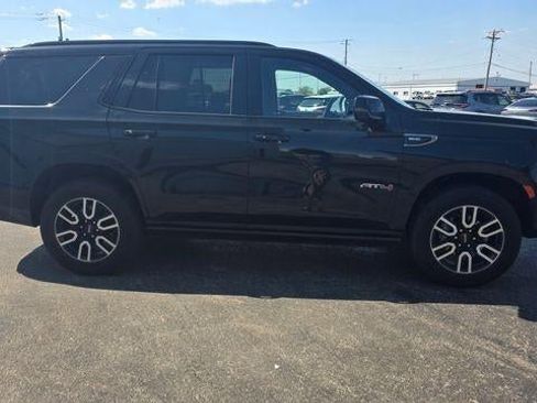 Used 2023 GMC Yukon AT4 w/ AT4 Premium Package AWD/4WD image 5