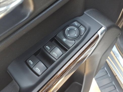Used 2019 GMC Sierra 1500 SLE w/ X31 Off-Road Package AWD/4WD image 16