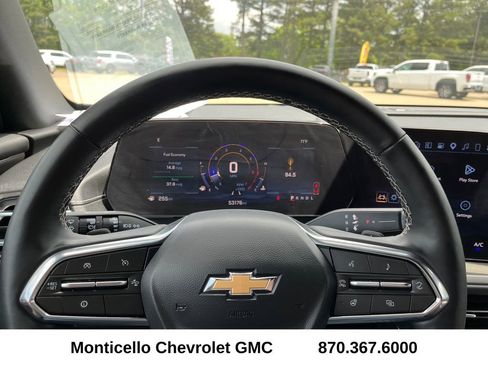 Used 2025 Chevrolet Traverse LT FWD image 12