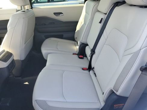 New 2026 Nissan Pathfinder SL image 15