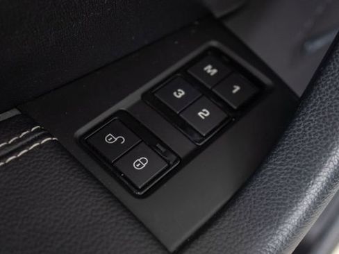 Used 2018 Jaguar F-PACE S image 22