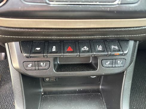 Used 2022 GMC Canyon Denali AWD/4WD image 17