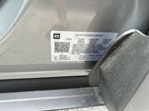 Used 2025 Chevrolet Trax LT w/ LT Convenience Package image 9