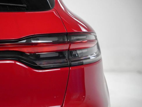 Used 2026 Porsche Macan AWD/4WD image 12