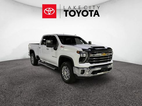 Used 2024 Chevrolet Silverado 2500 LTZ w/ LTZ Convenience Package image 10