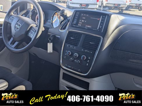 Used 2018 Dodge Grand Caravan SE w/ UConnect Hands-Free Group image 16