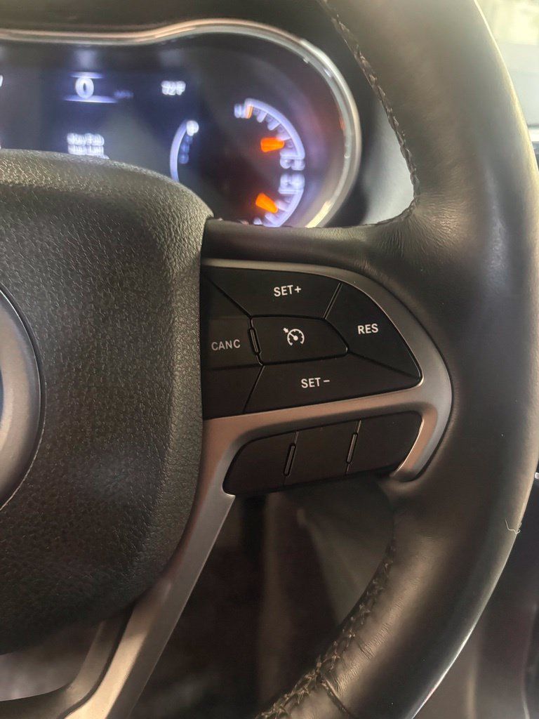Used 2018 Jeep Grand Cherokee Limited AWD/4WD image 27