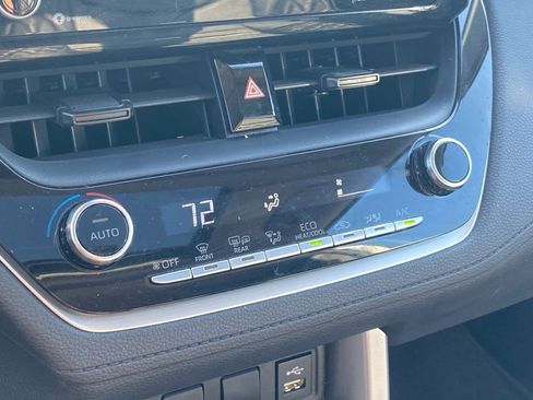 Used 2022 Toyota Corolla Cross LE w/ Moonroof Package image 16