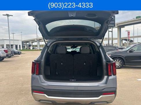 Used 2025 Kia Sorento S FWD image 9