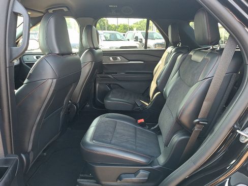 Used 2025 Ford Explorer ST image 10
