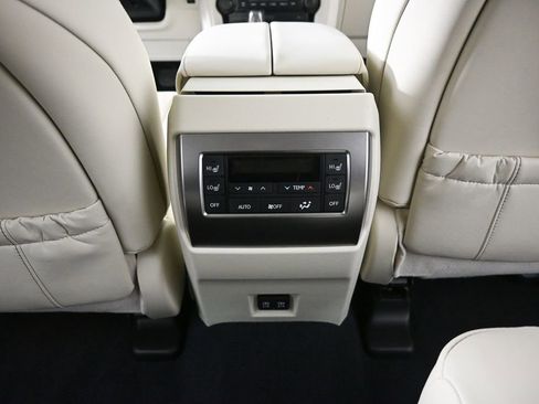 Used 2023 Lexus GX 460 Premium image 13