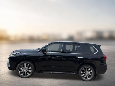 Used 2017 Lexus LX 570 4WD image 3
