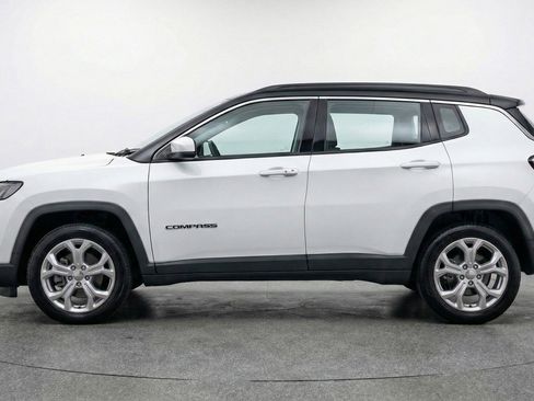 Used 2025 Jeep Compass Latitude AWD/4WD image 5