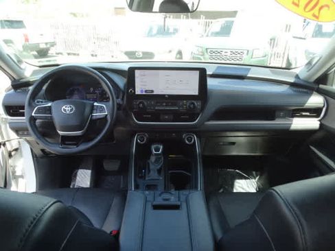 Used 2024 Toyota Grand Highlander AWD image 24